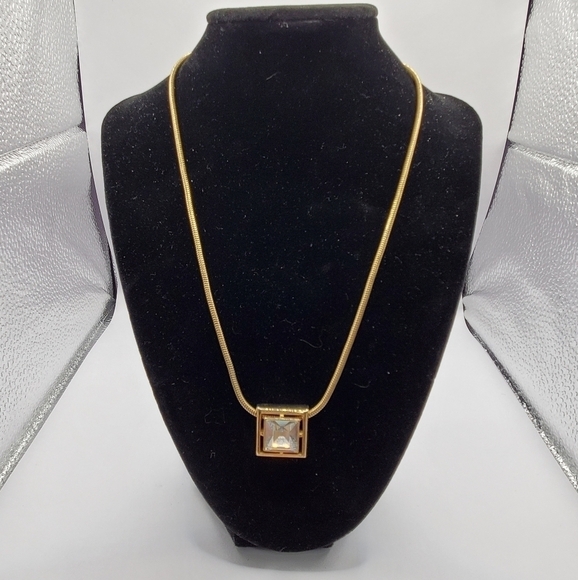 VINTAGE AVON GOLD TONE CLEAR RHINESTONE NECKLACE EARRINGS SET POST BACK JEWELRY - Picture 6 of 12